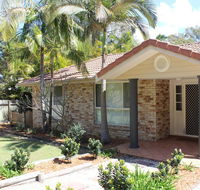 FRANGIPANI BEACH HOUSE - PET FRIENDLY 22 Belbourie Cres Boomerang Beach - Geraldton Accommodation