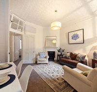FUN TIMES in HUGE house 1 minute to SYDNEY HARBOUR - Geraldton Accommodation