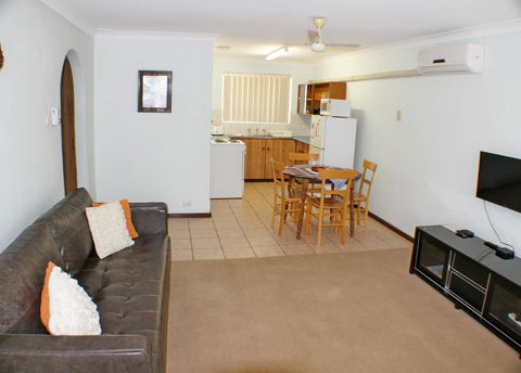 Geraldton Holiday Unit - Geraldton Accommodation 3