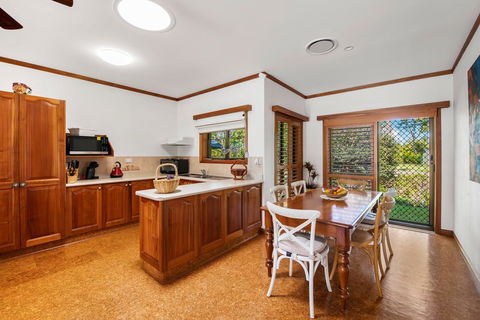 Getaway Haven In The Noosa Surrounds - Geraldton Accommodation 2