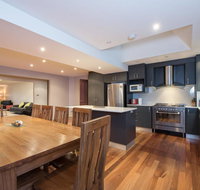 Gippsland Twelve-Spacious and Central with off street parking - Geraldton Accommodation