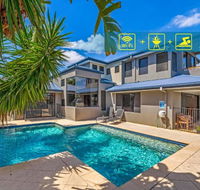 Gold Coast Stunning Waterfront Holiday Retreat - Geraldton Accommodation