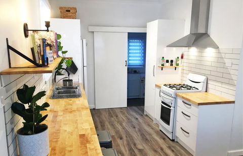 Great Comfort & Style In Central Location - Geraldton Accommodation 1