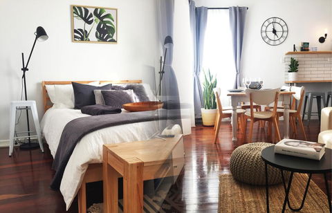 Great Comfort & Style In Central Location - Geraldton Accommodation 0