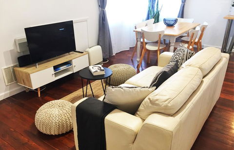 Great Comfort & Style In Central Location - Geraldton Accommodation 3