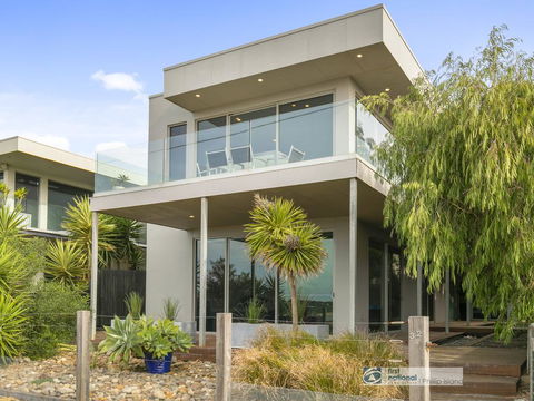 Grossard Point, The Lighthouse, Ventnor - Geraldton Accommodation 0