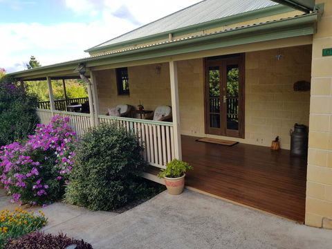 Gumtree House Montville - Geraldton Accommodation 0