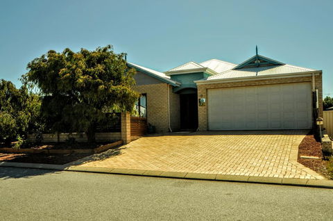 Halls Head Holiday Home - Geraldton Accommodation 1