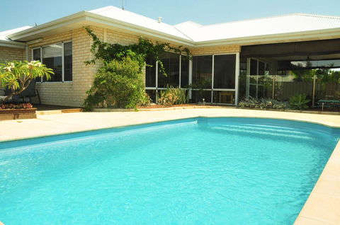 Halls Head Holiday Home - Geraldton Accommodation 0