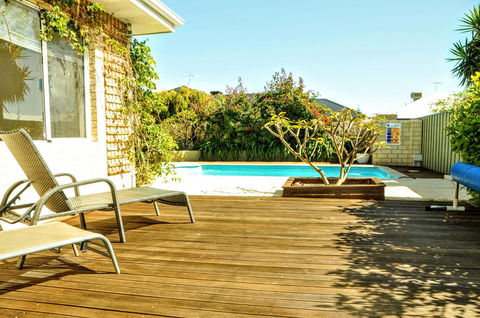 Halls Head Holiday Home - Geraldton Accommodation 2