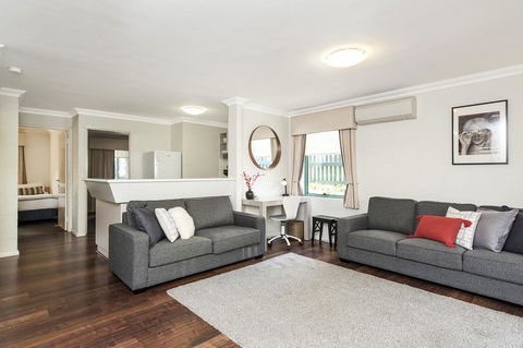Hay St - Subi - Geraldton Accommodation 2