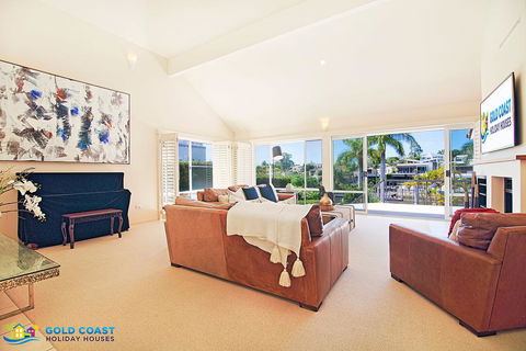 Holiday Home Coveside @ Sanctuary Cove - Geraldton Accommodation 2