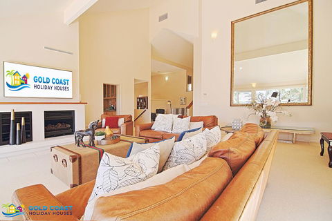 Holiday Home Coveside @ Sanctuary Cove - Geraldton Accommodation 3