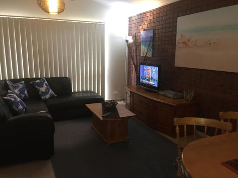 Holiday Home In The Heart Of Anglesea - Geraldton Accommodation 3