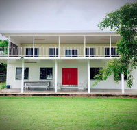 Holiday Rental - Huge House With Beach Views