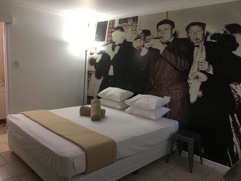 Hotel Corones - Geraldton Accommodation 1
