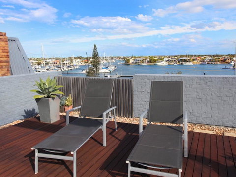 Jedda 5 - Oceanview 3 BDRM Penthouse With Rooftop Spa - Geraldton Accommodation 1
