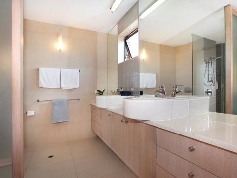 Jedda 5 - Oceanview 3 BDRM Penthouse With Rooftop Spa - Geraldton Accommodation 3