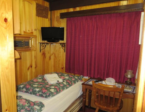 Karelia Alpine Lodge - Geraldton Accommodation 1