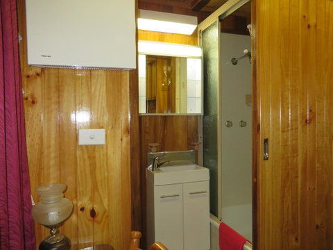 Karelia Alpine Lodge - Geraldton Accommodation 3