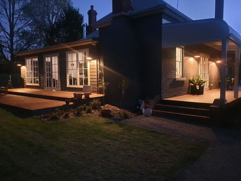 Kings Cottage Uralla - Geraldton Accommodation 2