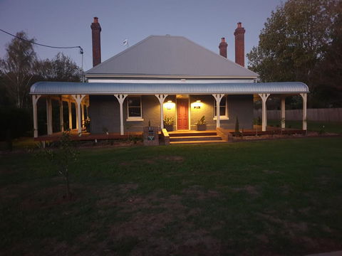 Kings Cottage Uralla - Geraldton Accommodation 0