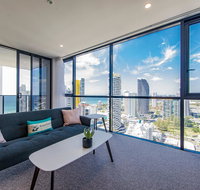 KOZYGURU BROADBEACH AMAZING VIEW 2 BED APT  FREE PARKING WALK TO BEACH QBR004 - Geraldton Accommodation