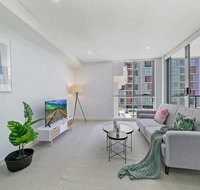 KOZYGURU MASCOT WALK TO STATION MODERN DESIGNER 2 BED APT FREE PARKING NMA260-312 - Geraldton Accommodation