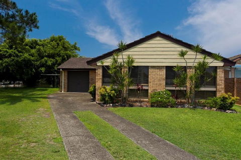 LAKE HOUSE ON ELOUERA - Geraldton Accommodation 1