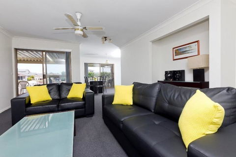 LAKE HOUSE ON ELOUERA - Geraldton Accommodation 2