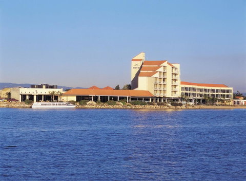 Lakes Hotel - Geraldton Accommodation 0