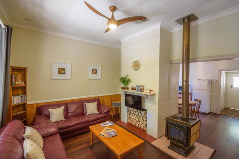 Lewana Cottages - Geraldton Accommodation 2