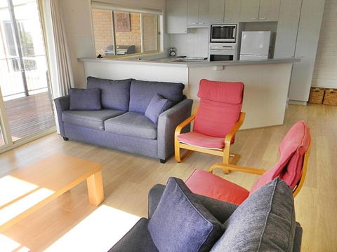 LIFE'S A BEACH - Geraldton Accommodation 1