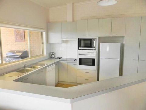 LIFE'S A BEACH - Geraldton Accommodation 3