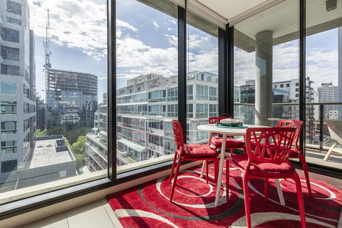 LIGHT, AIRY, SPACIOUS QUEENS ROAD APARTMENT - Geraldton Accommodation 1