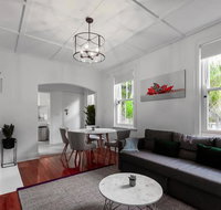 Luxurious Historic Home with Harbour Bridge Views - Geraldton Accommodation