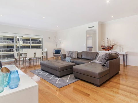 Luxurious Mandurah Marina Apartment - Geraldton Accommodation 3