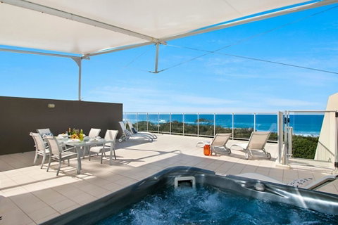 LUXURY BALE PENTHOUSE & JACUZZI SPA 1328 NORTH CULTURE - Geraldton Accommodation 1