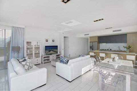 LUXURY BALE PENTHOUSE & JACUZZI SPA 1328 NORTH CULTURE - Geraldton Accommodation 3