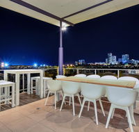 Luxury Darwin City Lights Jacuzzi Central Location Large House New Furnishings - Geraldton Accommodation