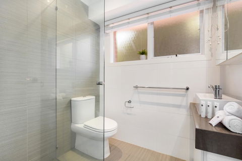 Luxury Family-size Home In Smart Beachside Suburb - Geraldton Accommodation 3