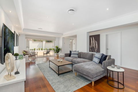 Luxury Family-size Home In Smart Beachside Suburb - Geraldton Accommodation 0