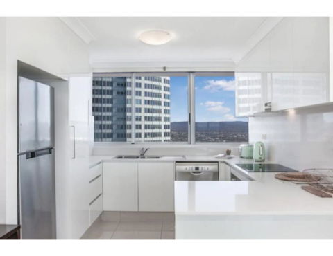 Luxury Holiday Escape High Above Surfers Paradise - Geraldton Accommodation 3