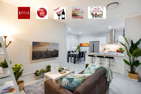 LUXURY HOUSE 10 MIN FROM BEACH WIFI+NETFLIX SLEEP 9 - Geraldton Accommodation 0