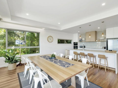 Luxury On Currumbin Beach - Geraldton Accommodation 1