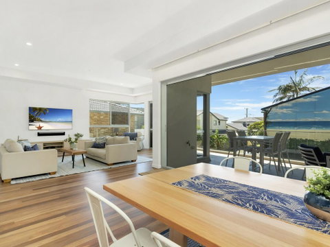 Luxury On Currumbin Beach - Geraldton Accommodation 0