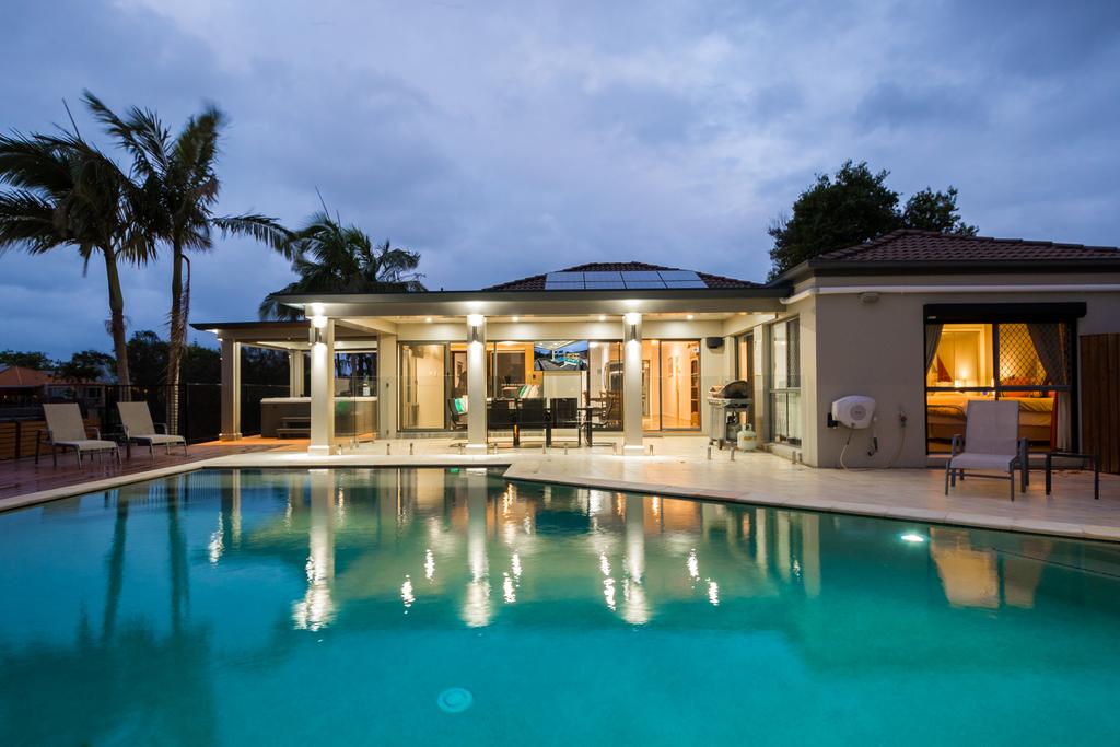 Burleigh Waters QLD Geraldton Accommodation