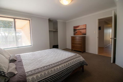 Madora Bay Beach House - Geraldton Accommodation 3