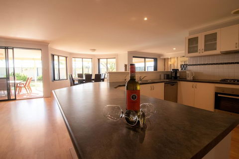 Madora Bay Beach House - Geraldton Accommodation 0