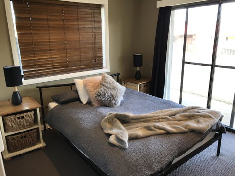Maison Noir 1 - Geraldton Accommodation 1